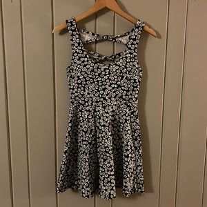 Cute Forever 21 black and white floral print skater dress